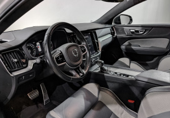 Подержанный автомобиль Volvo S60 2019 года (14 фото)