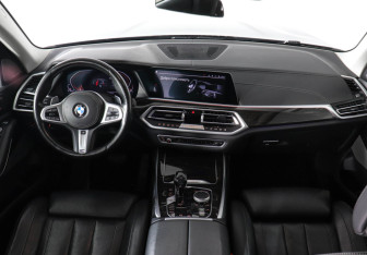 Подержанный автомобиль BMW X7 2019 года (11 фото)