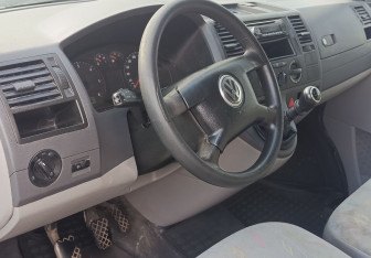 Подержанный автомобиль Volkswagen Transporter Minivan 2007 года (15 фото)