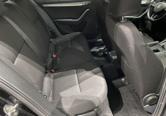 Подержанный автомобиль Skoda Octavia Liftback 2018 года (11 фото)