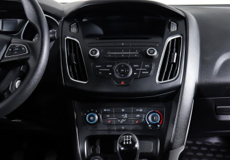 Подержанный автомобиль Ford Focus Sedan 2017 года (13 фото)