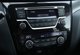 Подержанный автомобиль Nissan X-Trail 2015 года (15 фото)