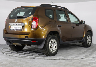 Подержанный автомобиль Renault Duster 2014 года (3 фото)