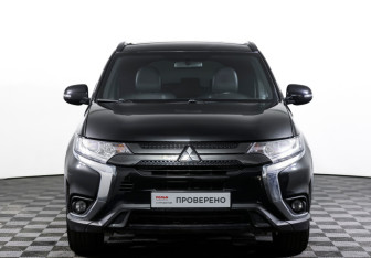 Подержанный автомобиль Mitsubishi Outlander 2021 года (2 фото)
