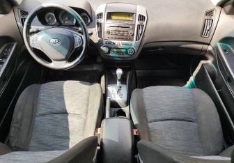 Подержанный автомобиль Kia Ceed Wagon 2009 года (10 фото)