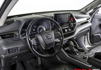 Подержанный автомобиль Toyota Highlander 2021 года (23 фото)
