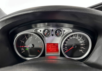 Подержанный автомобиль Ford Focus Wagon 2010 года (11 фото)