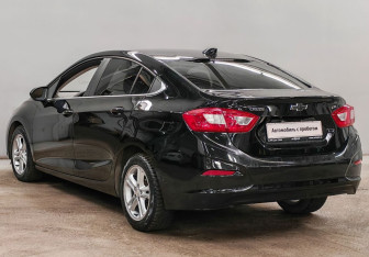 Подержанный автомобиль Chevrolet Cruze Sedan 2017 года (7 фото)
