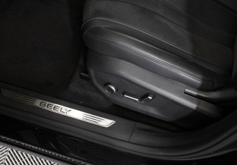 Подержанный автомобиль Geely Monjaro 2024 года (23 фото)