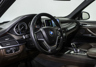 Подержанный автомобиль BMW X5 2016 года (10 фото)