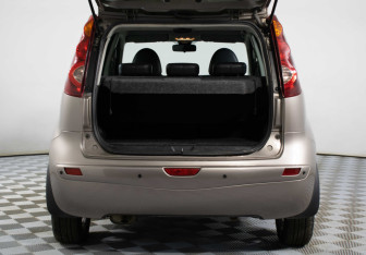 Подержанный автомобиль Nissan Note 2012 года (15 фото)