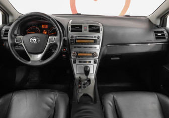 Подержанный автомобиль Toyota Avensis Sedan 2011 года (8 фото)