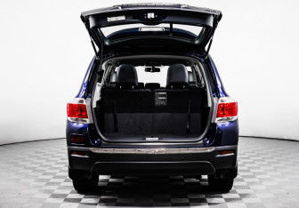 Подержанный автомобиль Toyota Highlander 2012 года (15 фото)