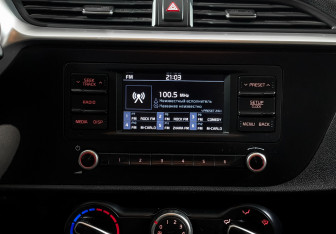 Подержанный автомобиль Kia Rio Hatchback 2021 года (16 фото)