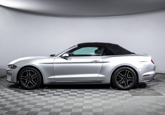Подержанный автомобиль Ford Mustang Convertible 2018 года (8 фото)
