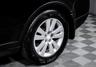 Подержанный автомобиль Subaru Tribeca 2007 года (15 фото)