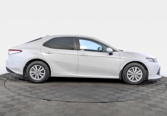 Подержанный автомобиль Toyota Camry Sedan 2021 года (4 фото)