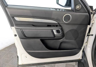 Подержанный автомобиль Land Rover Discovery 2021 года (19 фото)