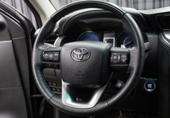 Подержанный автомобиль Toyota Fortuner 2022 года (17 фото)