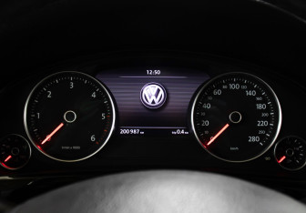 Подержанный автомобиль Volkswagen Touareg 2011 года (13 фото)