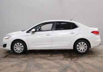 Подержанный автомобиль Citroen C4 Sedan 2016 года (8 фото)