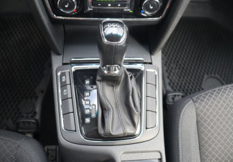 Подержанный автомобиль Skoda Superb Liftback 2013 года (19 фото)