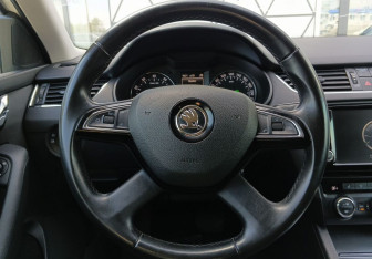 Подержанный автомобиль Skoda Octavia Wagon 2013 года (17 фото)
