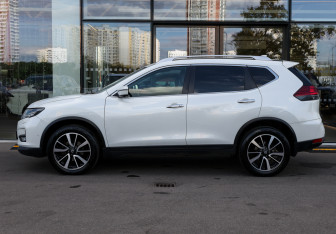 Подержанный автомобиль Nissan X-Trail 2021 года (8 фото)