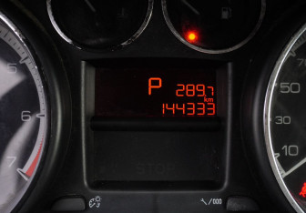 Подержанный автомобиль Peugeot 308 Hatchback 2012 года (15 фото)