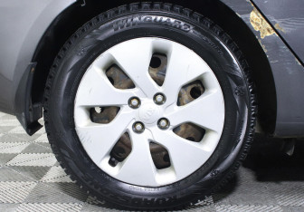 Подержанный автомобиль Kia Rio Hatchback 2013 года (5 фото)