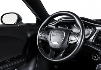 Подержанный автомобиль Dodge Challenger 2019 года (16 фото)