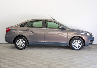 Подержанный автомобиль LADA (ВАЗ) Vesta Sedan 2016 года (4 фото)