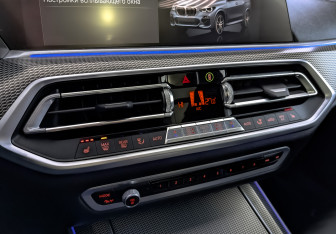 Подержанный автомобиль BMW X5 2020 года (21 фото)