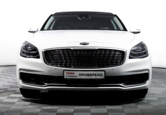 Подержанный автомобиль Kia K900 2019 года (2 фото)