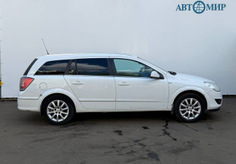 Подержанный автомобиль Opel Astra Wagon 2014 года (4 фото)