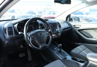 Подержанный автомобиль Kia Cerato Coupe 2013 года (12 фото)