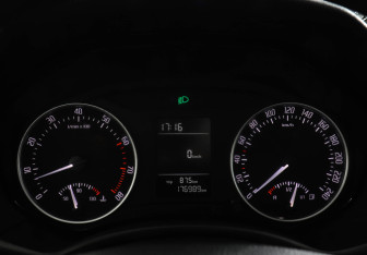 Подержанный автомобиль Skoda Octavia Liftback 2012 года (11 фото)