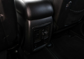 Подержанный автомобиль Jeep Grand Cherokee 2010 года (20 фото)
