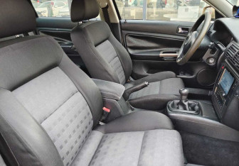 Подержанный автомобиль Volkswagen Passat Sedan 2002 года (10 фото)