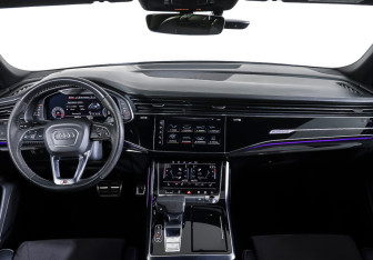 Подержанный автомобиль Audi Q8 2019 года (13 фото)