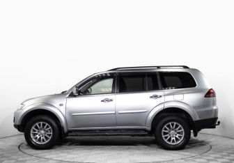 Подержанный автомобиль Mitsubishi Pajero Sport 2010 года (8 фото)