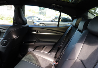 Подержанный автомобиль Toyota Camry Sedan 2026 года (10 фото)
