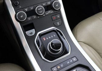 Подержанный автомобиль Land Rover Range Rover Evoque 2018 года (16 фото)