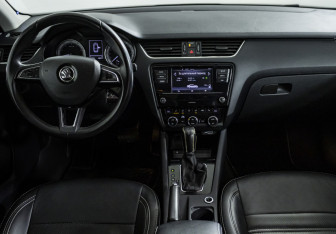 Подержанный автомобиль Skoda Octavia Liftback 2017 года (12 фото)