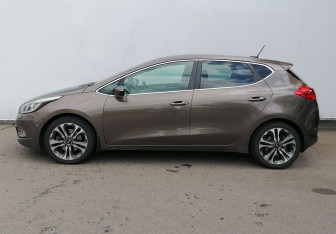 Подержанный автомобиль Kia Ceed Hatchback 2013 года (8 фото)