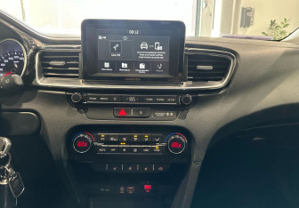 Подержанный автомобиль Kia Ceed Hatchback 2018 года (13 фото)