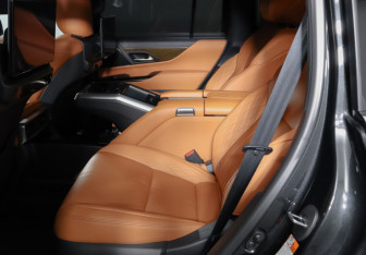 Подержанный автомобиль Lexus LX 2024 года (10 фото)