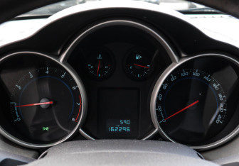 Подержанный автомобиль Chevrolet Cruze Sedan 2011 года (9 фото)