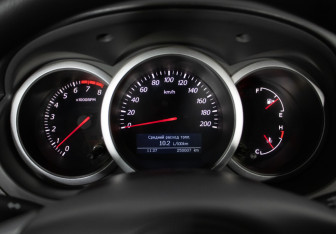 Подержанный автомобиль Suzuki Grand Vitara 2009 года (12 фото)