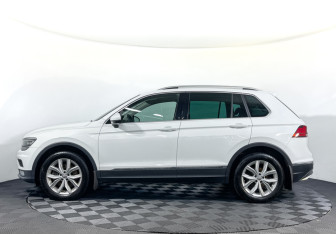 Подержанный автомобиль Volkswagen Tiguan 2018 года (8 фото)
